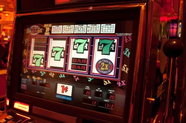 Live dealer at American Roulette table